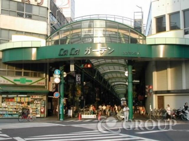 物件外観写真10　(駅周辺)