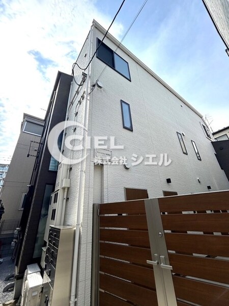 ルシオール東新宿外観写真