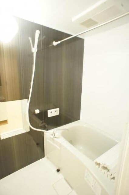 物件内観写真12　(清潔感のあるバスルーム)
