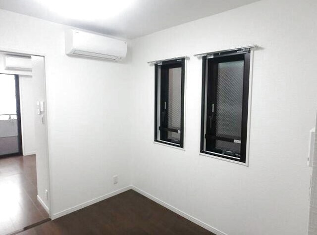 リビング(エアコン2基完備)