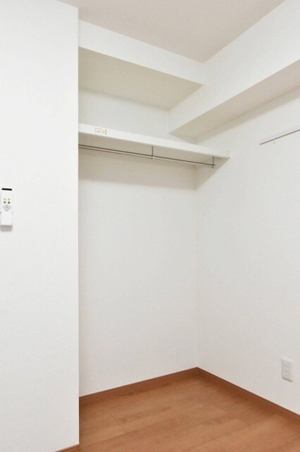 物件内観写真11　(オープンクローゼット)