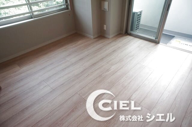 物件内観写真17　(室内はフローリングです)