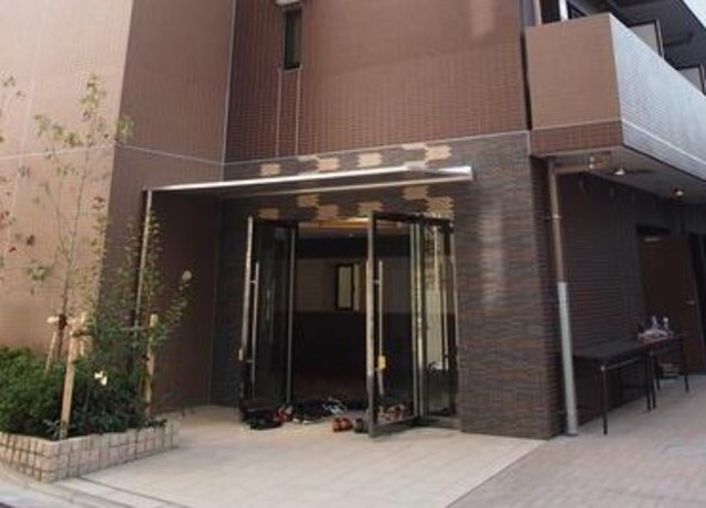 物件外観写真6　(エントランス部分)