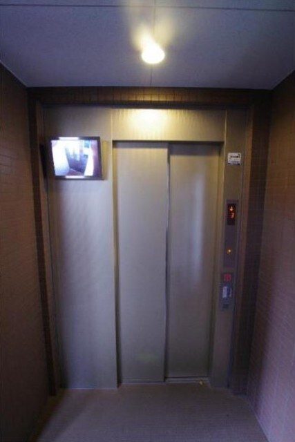 物件外観写真7　(エレベーター完備)