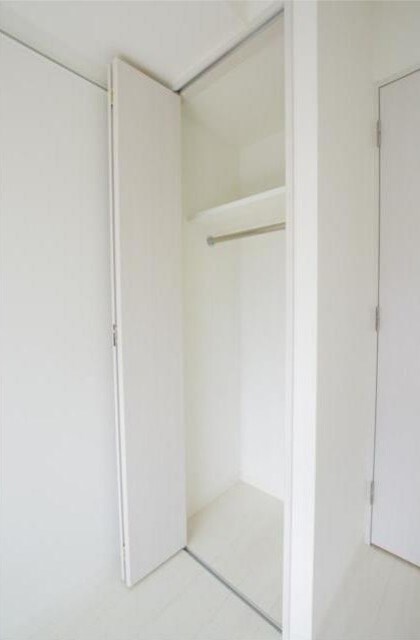 物件内観写真12　(クローゼットもあります)