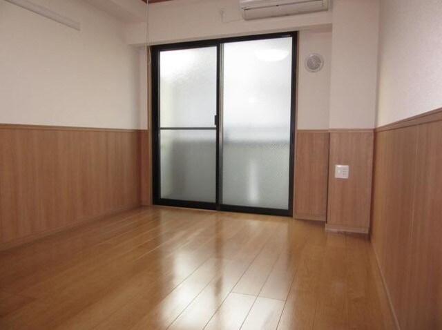 物件内観写真9　(バルコニーあります)