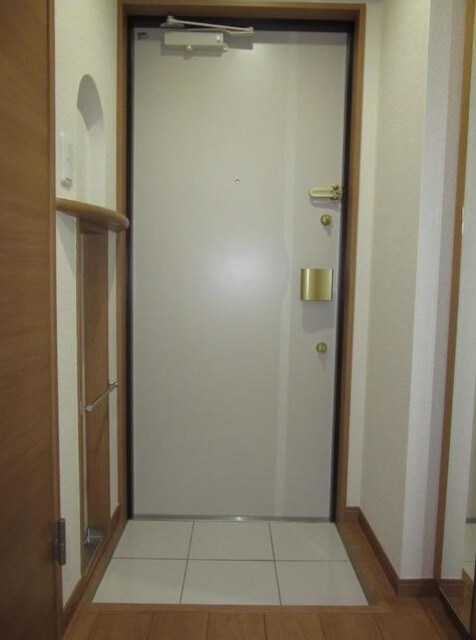 物件内観写真10　(玄関)