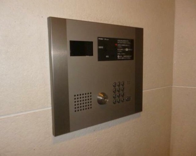 物件外観写真10　(TVオートロック完備)