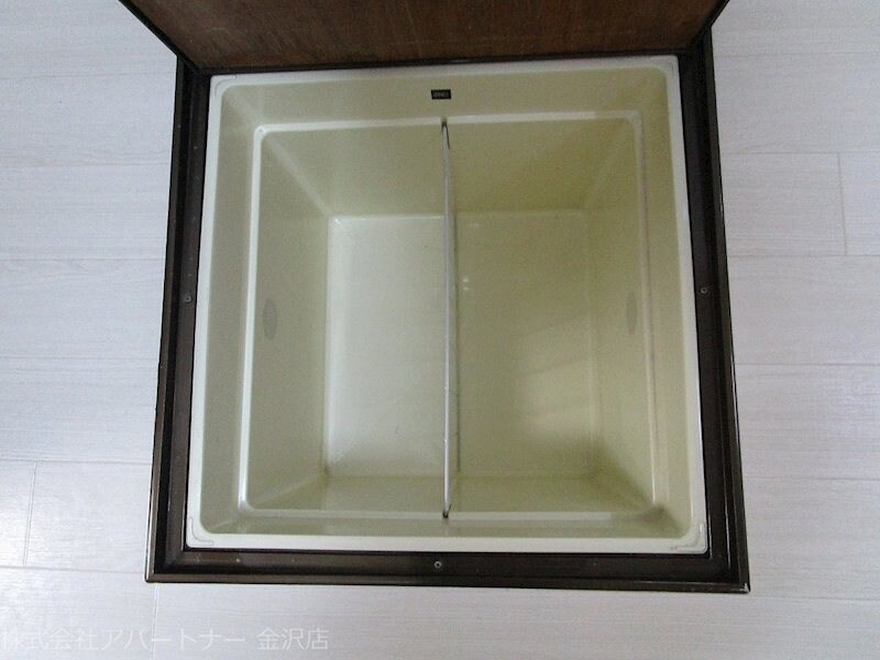 物件内観写真11　(床下収納)