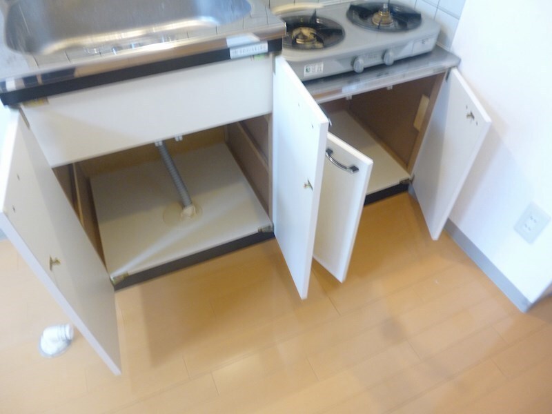 物件内観写真3　(下棚)