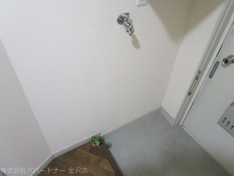 物件内観写真10　(洗濯機置き場)