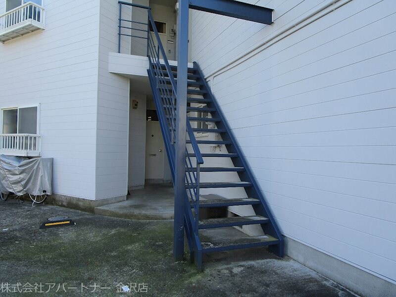 物件内観写真12　(共用階段)