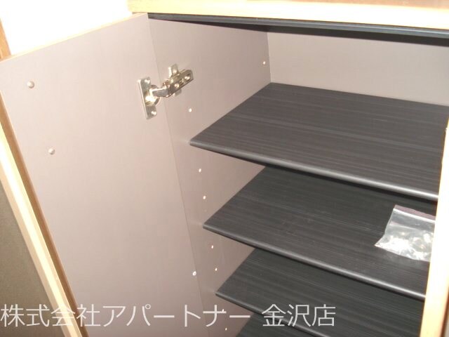 物件内観写真11　(下駄箱)