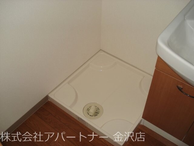 物件内観写真4　(洗濯機置き場)