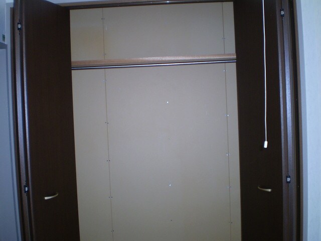 物件内観写真9　(収納も、バーがついていて、お洋服を楽々かけれます！)