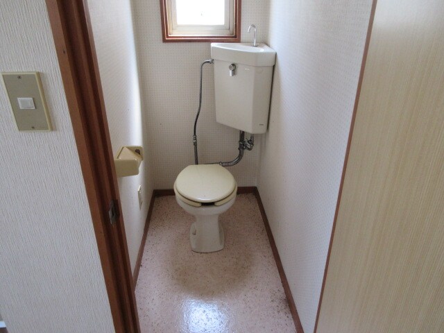 物件内観写真6　(水栓トイレ)