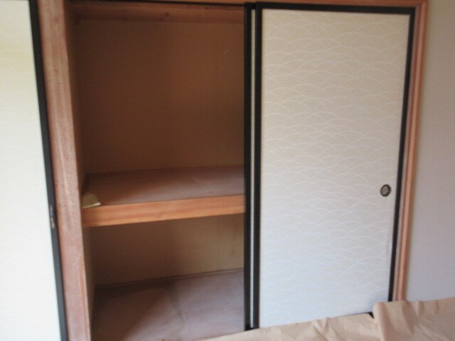 物件内観写真8　(押入)