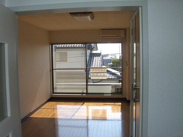 物件内観写真3　(リビング)