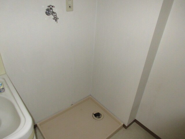 物件内観写真7　(洗濯機置場)