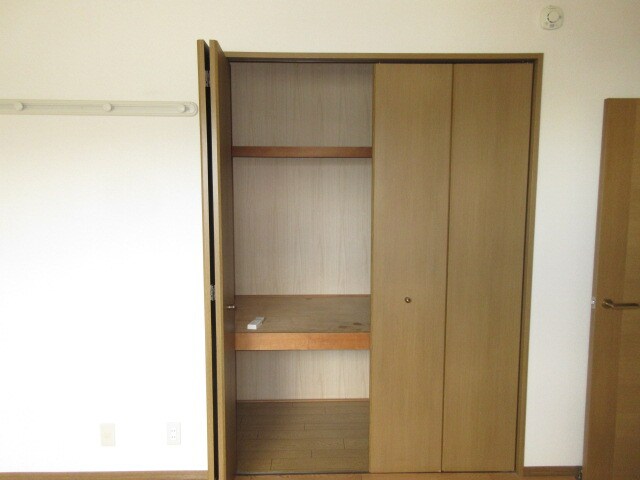 物件内観写真13　(物入)