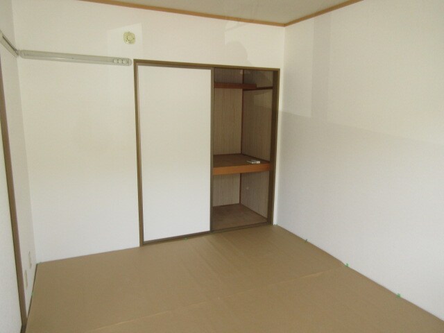 物件内観写真14　(押入)