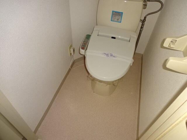 物件内観写真4　(洗浄便座付)