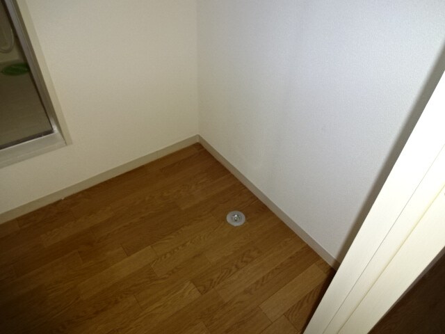 物件内観写真9　(洗濯コーナー)