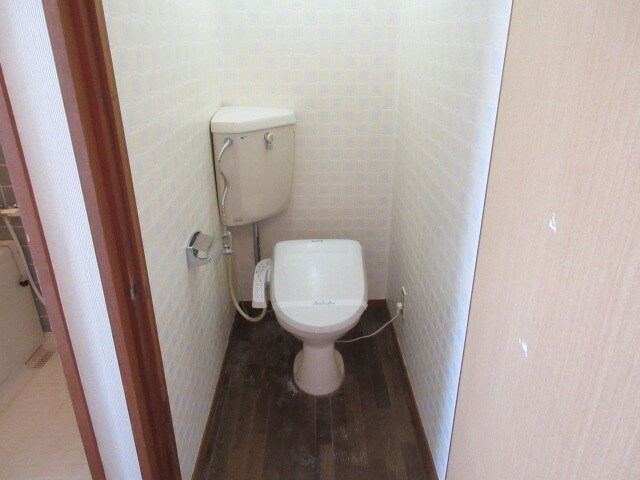 物件内観写真4　(清潔感のあるトイレです)