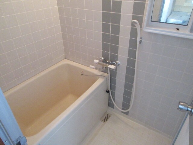 物件内観写真5　(ゆったり過ごせるお風呂です)