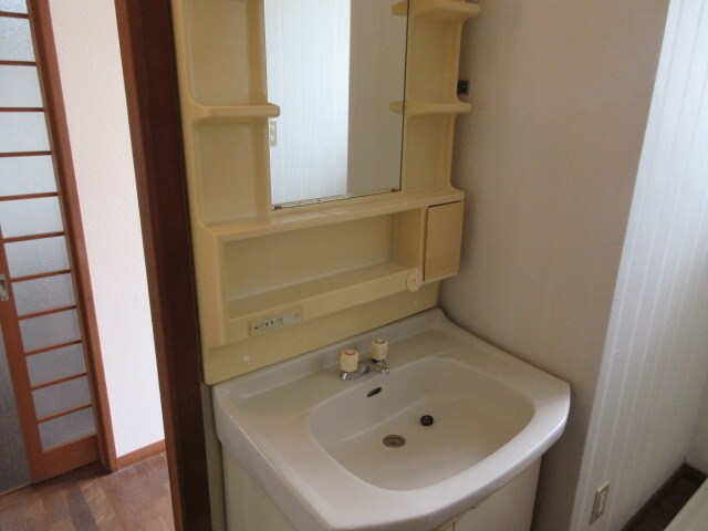 物件内観写真6　(スペースが確保できる洗面所です)