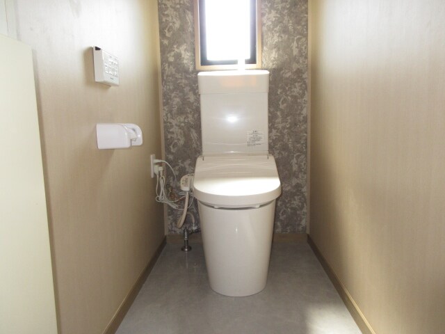 物件内観写真4　(温水洗浄便座付)