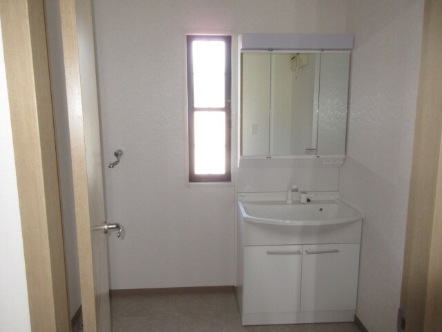 物件内観写真6　(750タイプの洗面化粧台)