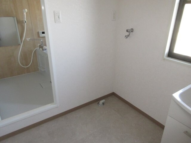 物件内観写真7　(洗濯機置場)