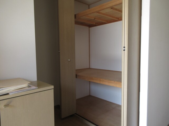 物件内観写真19　(廊下にある物入)