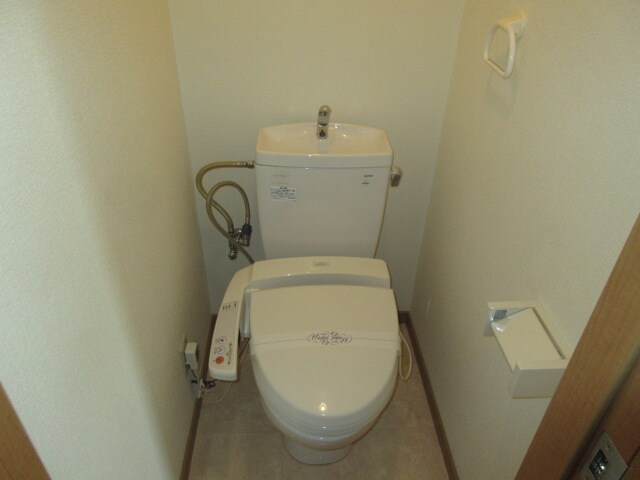 物件内観写真4　(洗浄便座付)