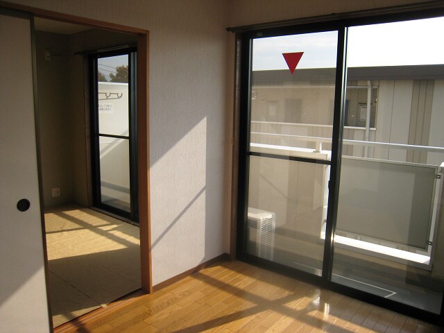 物件内観写真3　(リビング)