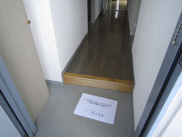 物件内観写真6　(玄関)
