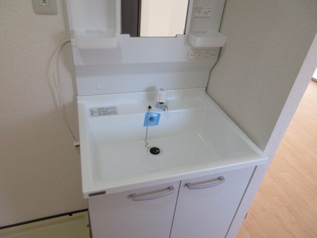 物件内観写真3　(忙しい朝にべんりな洗面所です)