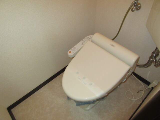 物件内観写真4　(ウォシュレット付き！トイレもきれいです)