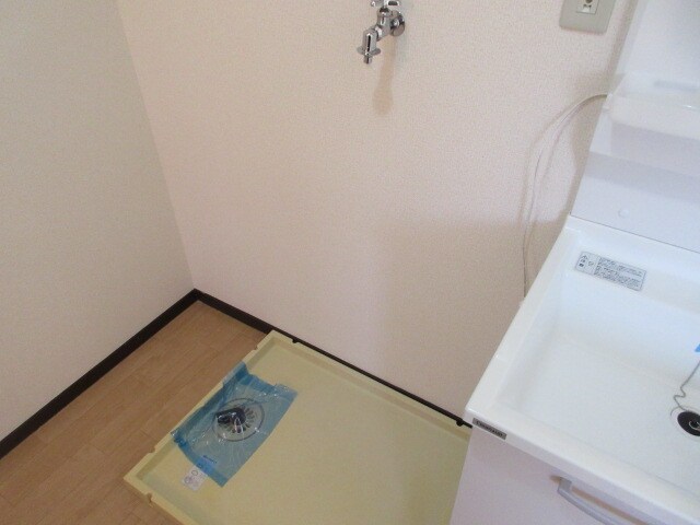 物件内観写真12　(洗濯機置場)