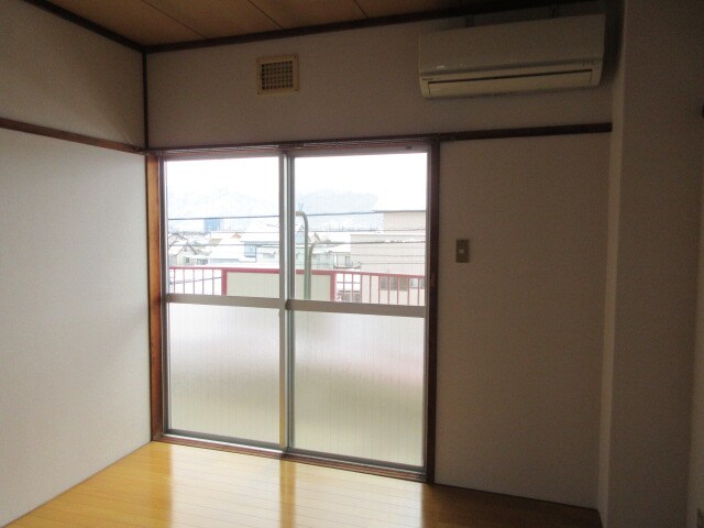 物件内観写真2　(室内)