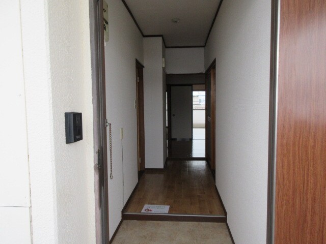 物件内観写真7　(玄関)