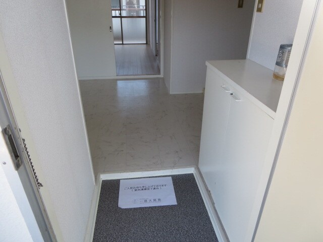 物件内観写真14　(玄関)