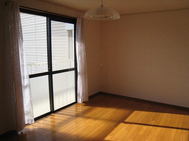 物件内観写真3　(リビング)