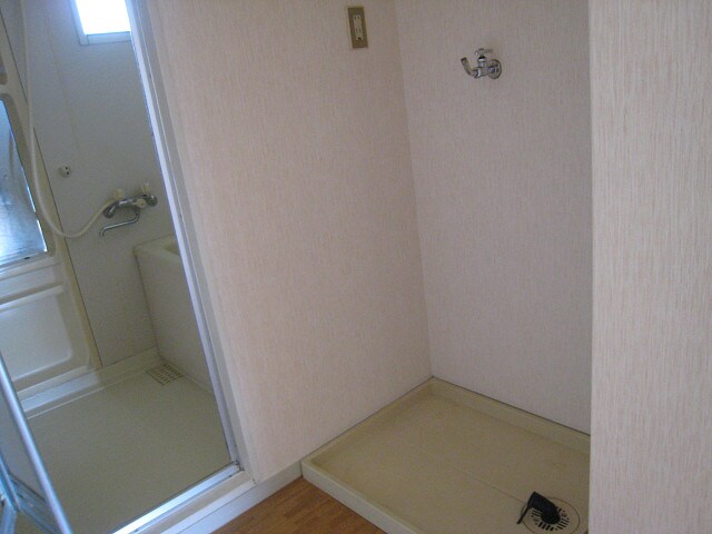 物件内観写真10　(洗濯機置き場)