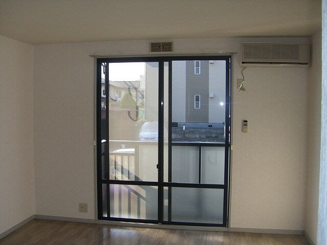 物件内観写真3　(リビング)