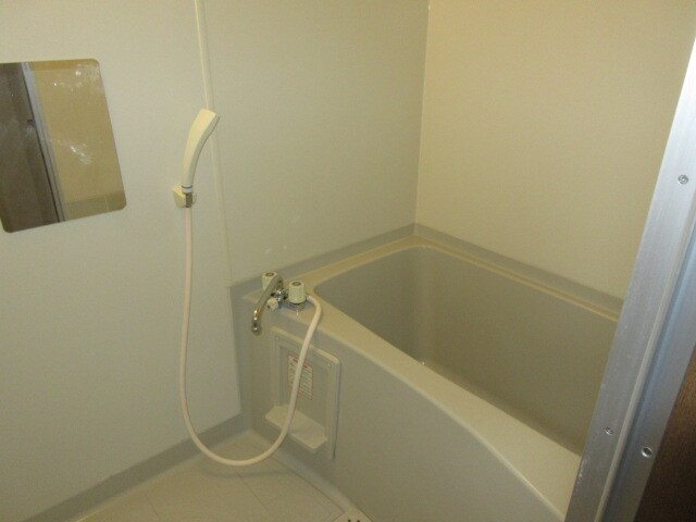 物件内観写真5　(日々の暮らしに欠かせないお風呂です)