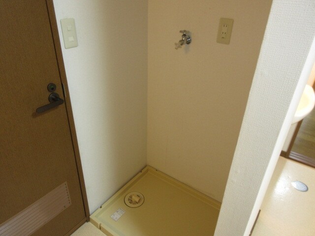 物件内観写真6　(洗濯機置き場)