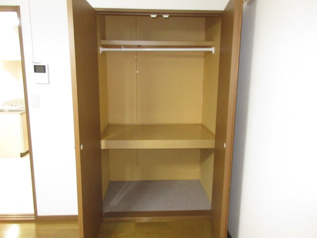 物件内観写真7　(便利な収納スペースです)