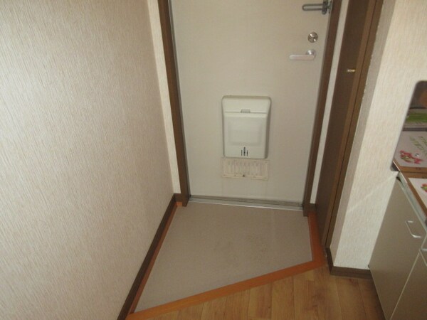 玄関(シンプルで使いやすい玄関です)